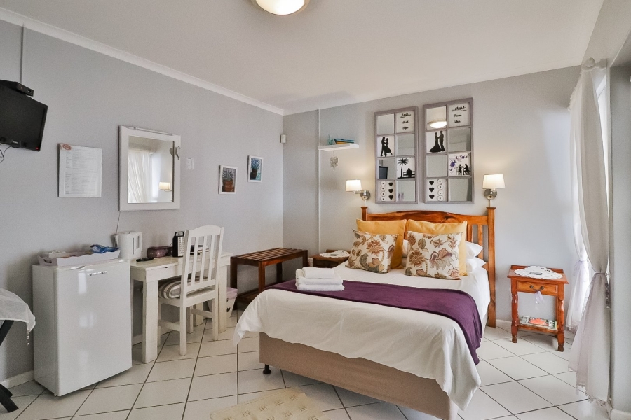 7 Bedroom Property for Sale in Country Club Western Cape